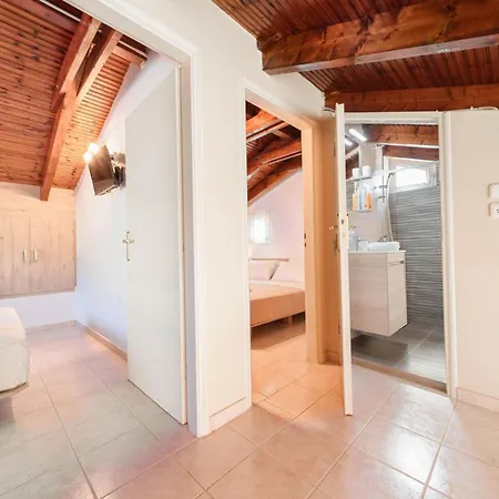 Iphigenia At Lägenhet Kateleios