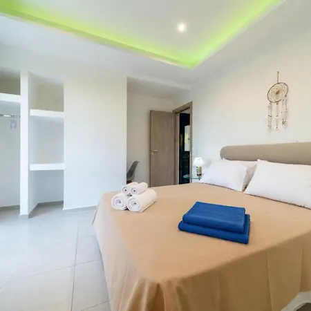 Iphigenia At Apartman *