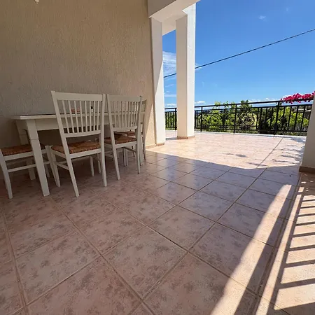 Iphigenia At Apartman Kateliósz