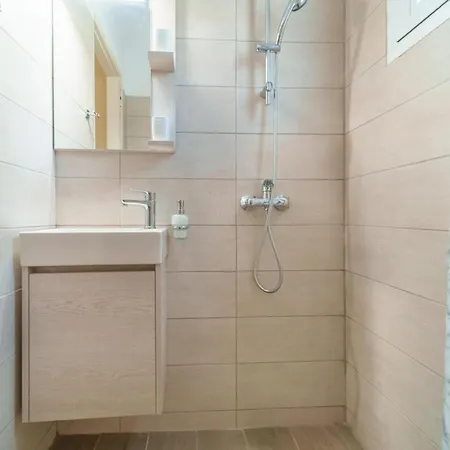 Iphigenia At Апартаменты Кателиос