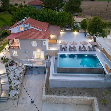 Iphigenia At Апартаменты Кателиос